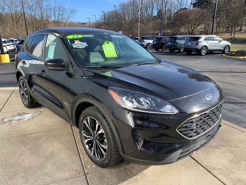 Used 2022 Ford Escape SE w/ SE Sport Appearance Package image 8
