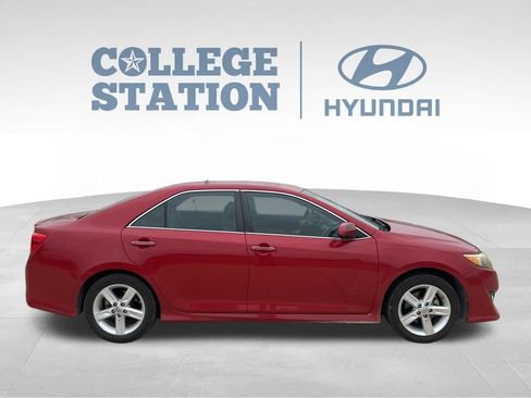 Used 2014 Toyota Camry SE FWD image 6