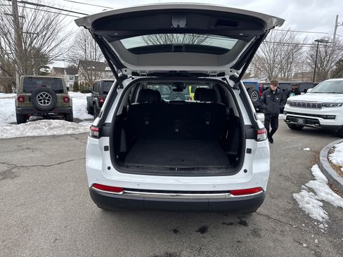 Used 2023 Jeep Grand Cherokee 4WD 4xe w/ Luxury Tech Group II image 39