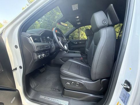 Used 2024 GMC Yukon Denali w/ Advanced Technology Package AWD/4WD image 10