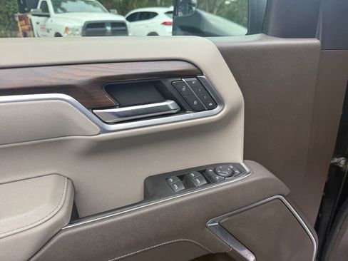 Used 2025 GMC Sierra 1500 SLT AWD/4WD image 19