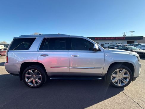 Used 2018 Cadillac Escalade Luxury image 7