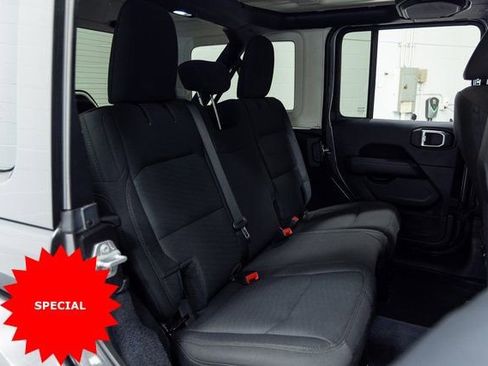 Used 2019 Jeep Wrangler Unlimited Sahara image 23