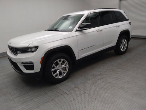 Used 2023 Jeep Grand Cherokee Limited AWD/4WD image 2