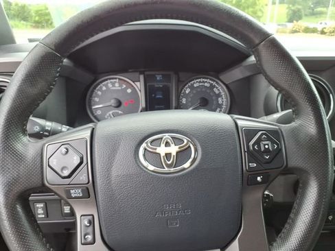 Used 2017 Toyota Tacoma TRD Sport w/ Tow Package AWD/4WD image 23