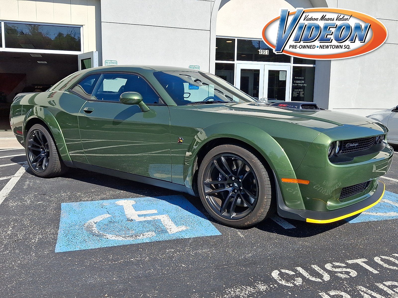 Used 2023 Dodge Challenger R/T Scat Pack RWD image 1