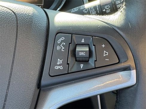 Certified 2022 Chevrolet Trax LT w/ LT Convenience Package image 18