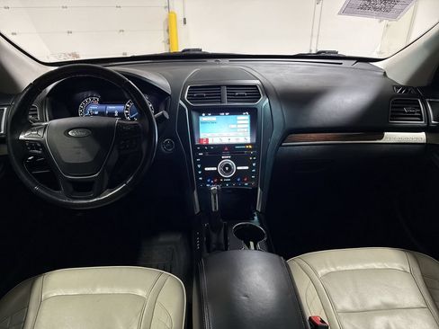 Used 2017 Ford Explorer Platinum AWD/4WD image 10