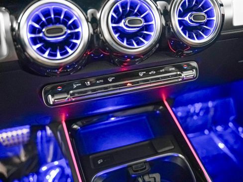 Certified 2022 Mercedes-Benz GLB 250 4MATIC image 23