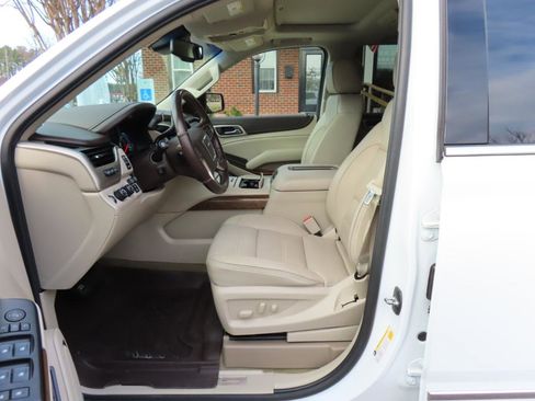 Used 2019 GMC Yukon Denali w/ Denali Ultimate Package image 16