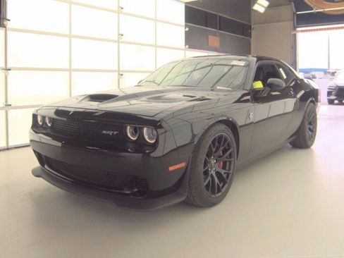 Used 2016 Dodge Challenger SRT Hellcat RWD image 4