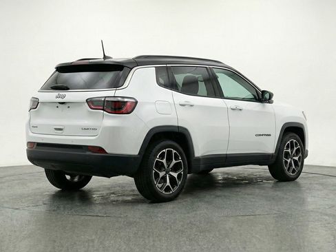 Used 2025 Jeep Compass Limited image 9