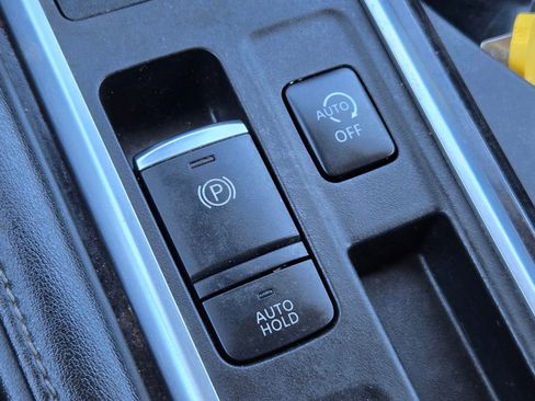 Used 2022 Nissan Pathfinder SV FWD image 29