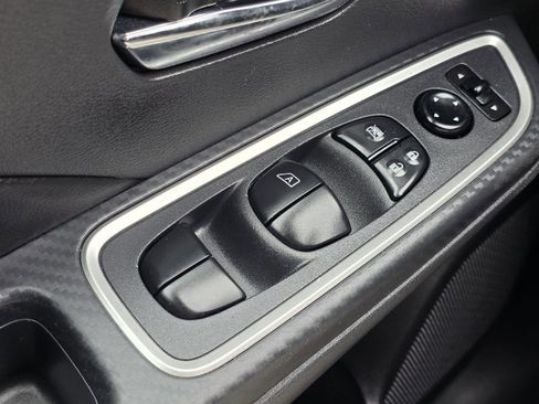 Used 2023 Nissan Versa SR w/ Electronics Package FWD image 9