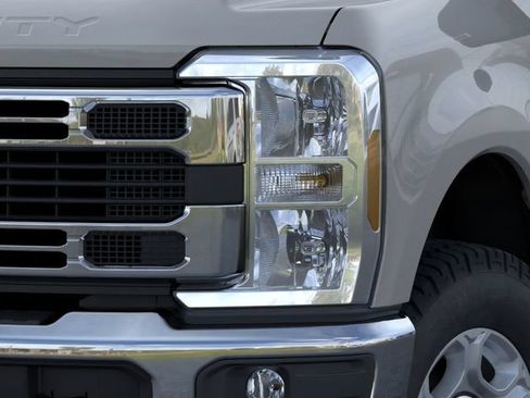 New 2026 Ford F250 XLT w/ FX4 Off-Road Package AWD/4WD image 18