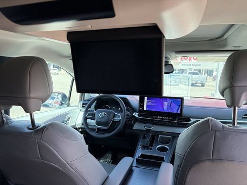 Certified 2025 Toyota Sienna XLE w/ XLE Plus Package AWD/4WD image 20