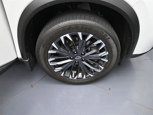 Used 2025 Nissan Rogue SL w/ Tech Package image 25