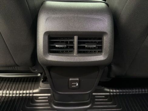 Used 2024 Chevrolet Equinox LT FWD image 26