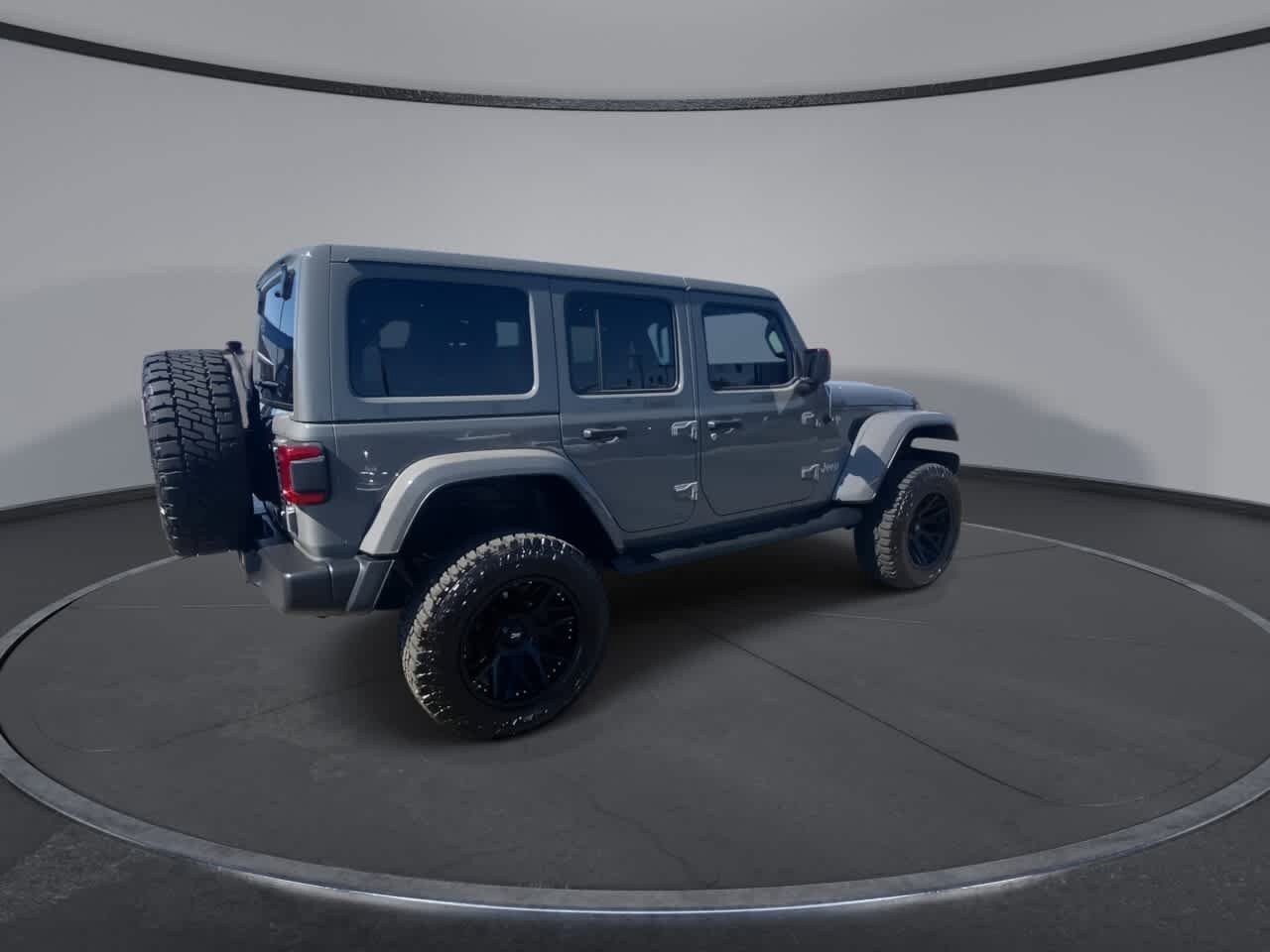 Used 2023 Jeep Wrangler Unlimited Sahara w/ Cold Weather Group AWD/4WD image 9
