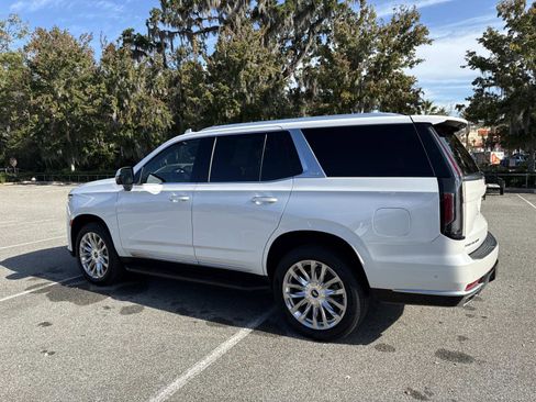 Used 2023 Cadillac Escalade Premium Luxury image 5