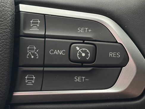 Used 2022 Jeep Compass Limited w/ Sun and Sound Group image 27