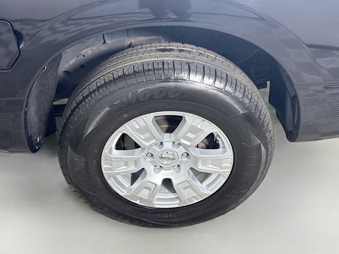 Used 2017 Nissan Titan SV RWD image 36