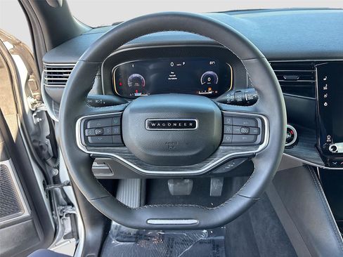 Used 2024 Jeep Wagoneer L Series II RWD image 13