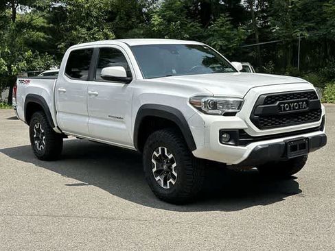Used 2018 Toyota Tacoma TRD Off-Road AWD/4WD image 29