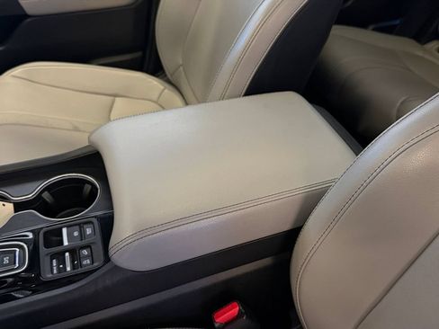Used 2025 Honda Pilot Touring image 11