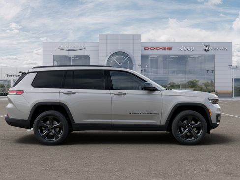 New 2025 Jeep Grand Cherokee L Altitude image 22