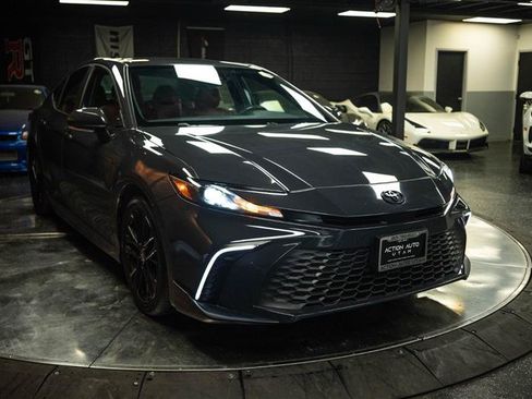 Used 2025 Toyota Camry SE FWD image 5