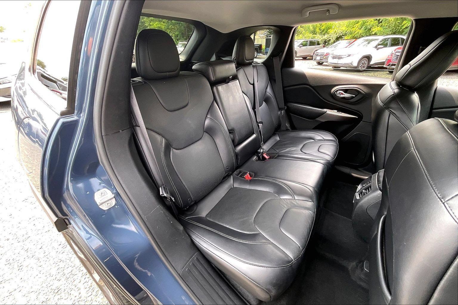 Used 2019 Jeep Cherokee Limited AWD/4WD image 20