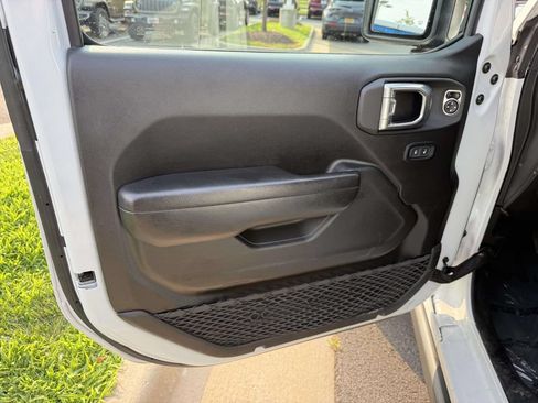 Used 2024 Jeep Wrangler Unlimited Rubicon 4xe AWD/4WD image 33