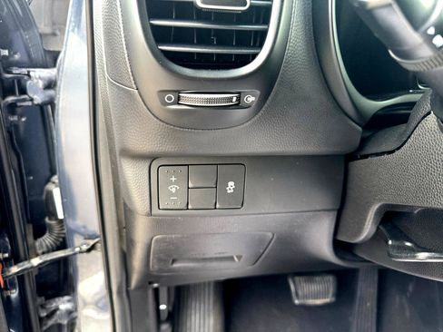 Used 2016 Kia Soul + image 19