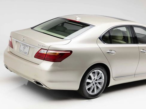 Used 2012 Lexus LS 460 w/ Luxury Value Edition RWD image 21