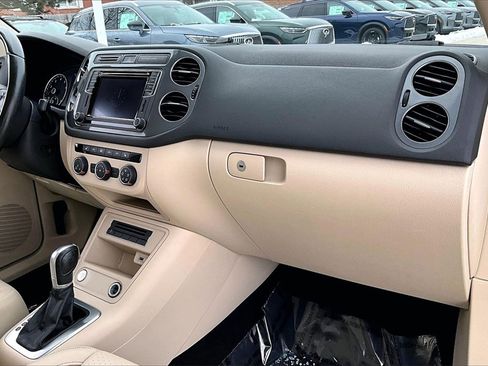 Used 2016 Volkswagen Tiguan SE image 27