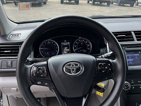 Used 2017 Toyota Camry LE FWD image 9