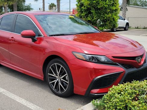Used 2021 Toyota Camry SE FWD image 3
