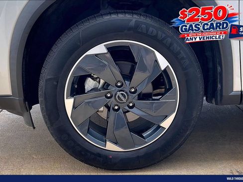 Used 2024 Nissan Rogue SV AWD/4WD image 9