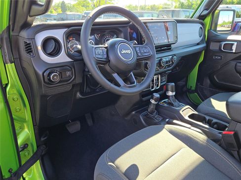 Used 2025 Jeep Wrangler Unlimited Sport AWD/4WD image 27