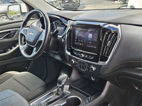 Used 2021 Chevrolet Traverse LT image 15