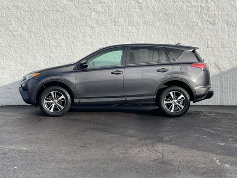Used 2018 Toyota RAV4 XLE image 4