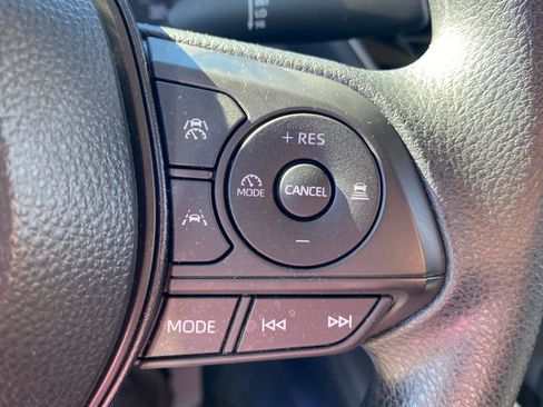 Used 2025 Toyota Corolla LE image 28