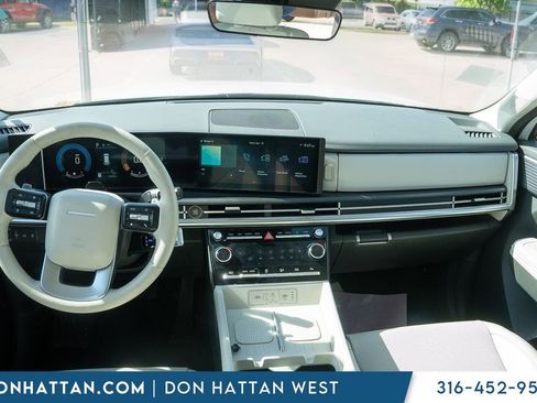 Used 2025 Hyundai Santa Fe SEL FWD image 4