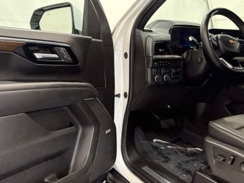 Used 2025 Chevrolet Tahoe High Country AWD/4WD image 37