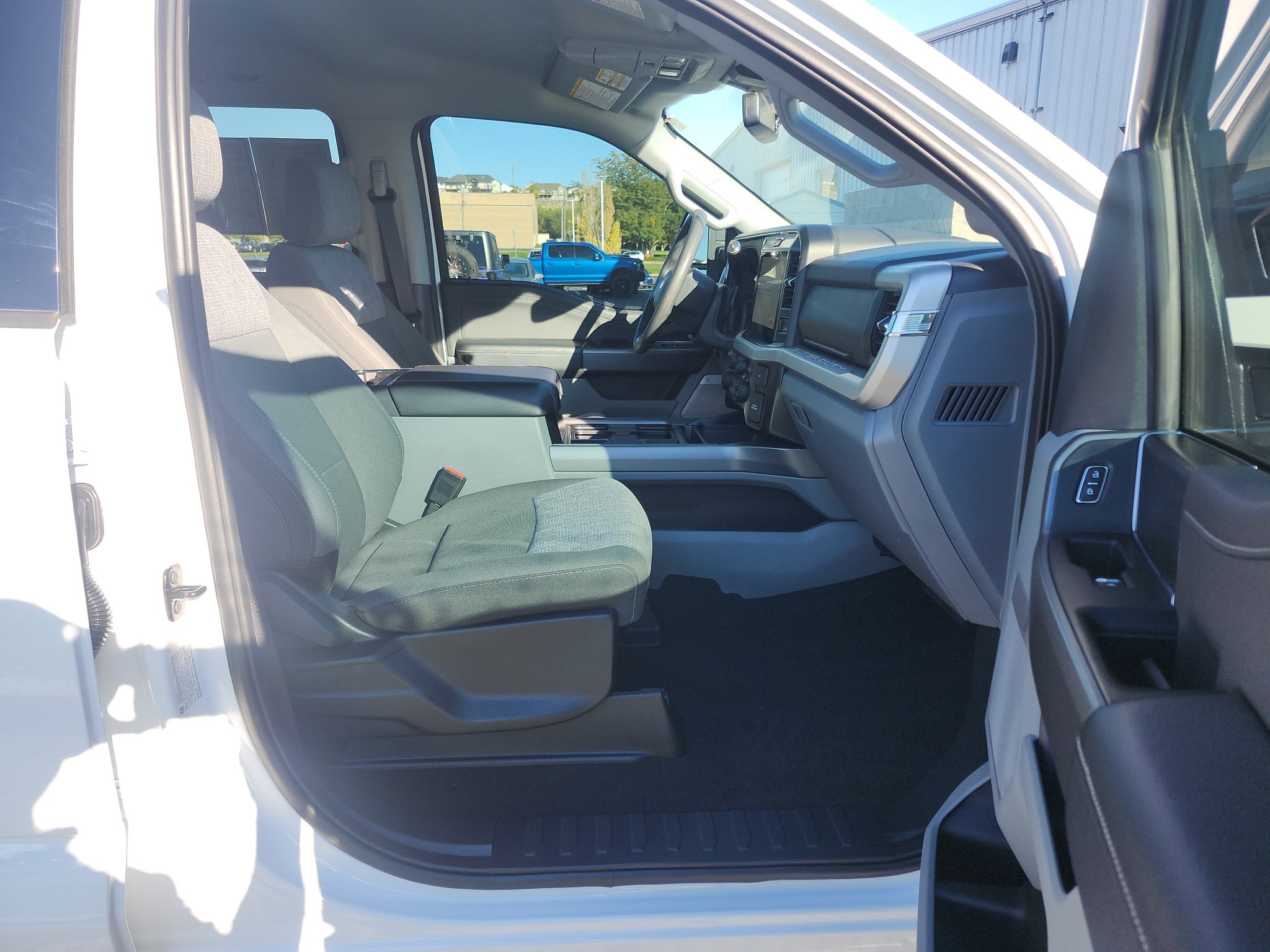Used 2026 Ford F350 XLT w/ XLT Premium Package AWD/4WD image 3