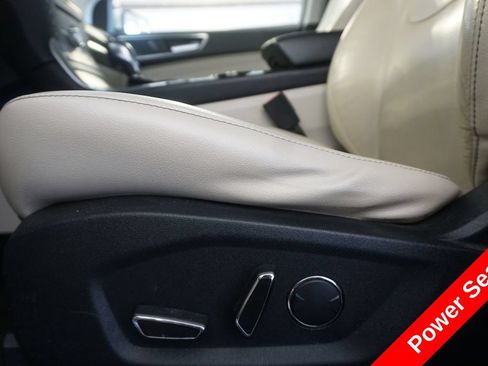Used 2018 Ford Edge Titanium w/ Equipment Group 301A FWD image 6