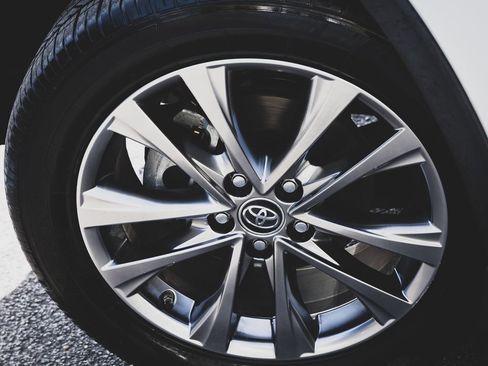 Used 2018 Toyota RAV4 Limited w/ Advanced Technology Package AWD/4WD image 23