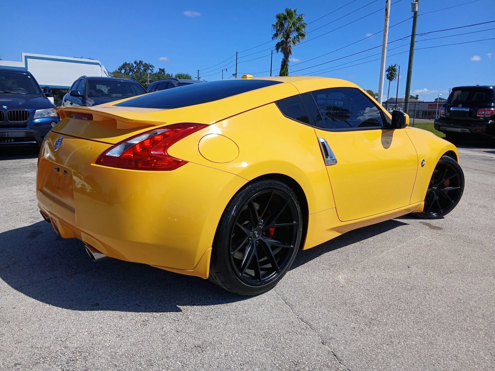 Used 2017 Nissan 370Z Coupe RWD image 6