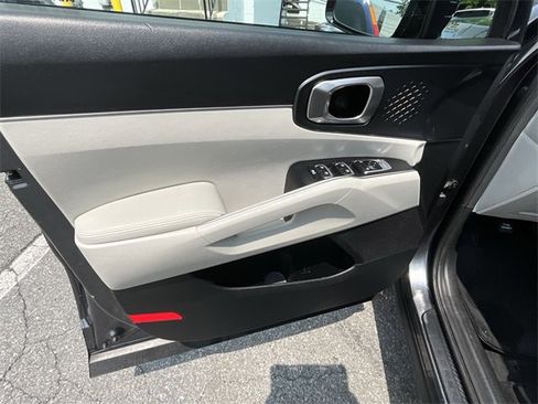 Used 2022 Kia Sorento S image 7